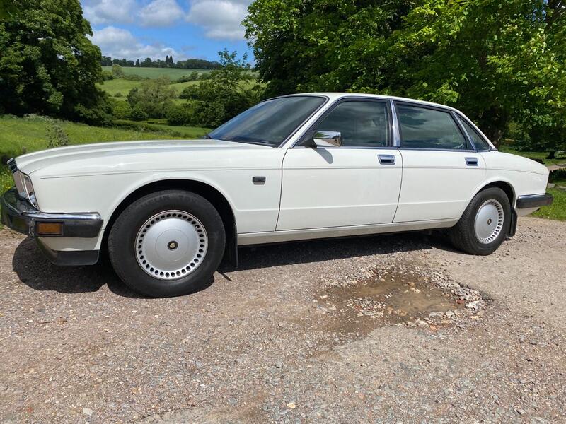 View JAGUAR XJ 2.9