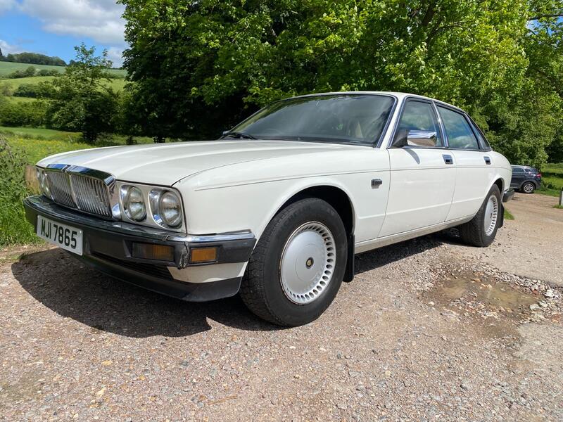 View JAGUAR XJ 2.9