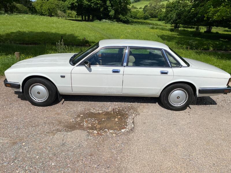 View JAGUAR XJ 2.9